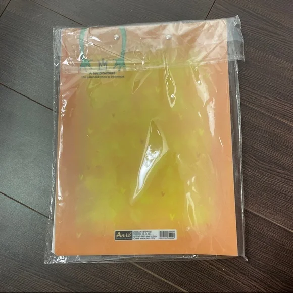 BRAND NEW school folder - Picture 2 of 3